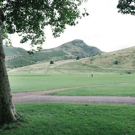 Beautiful City Centre Apartment - Holyrood Park エディンバラ エクステリア 写真