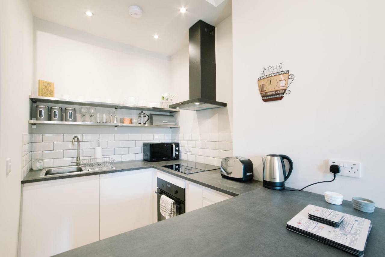 Beautiful City Centre Apartment - Holyrood Park エディンバラ エクステリア 写真