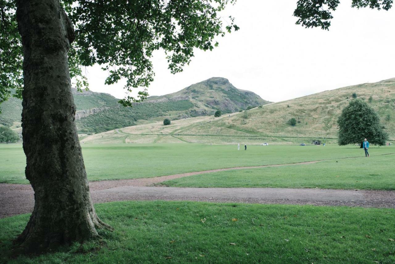 Beautiful City Centre Apartment - Holyrood Park エディンバラ エクステリア 写真